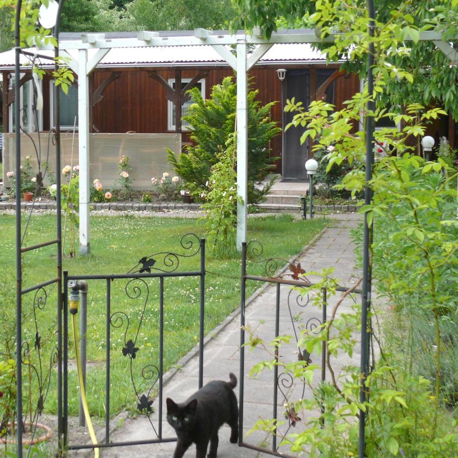 Bungalow Im Maerchengarten Krauschwitz Exterior foto
